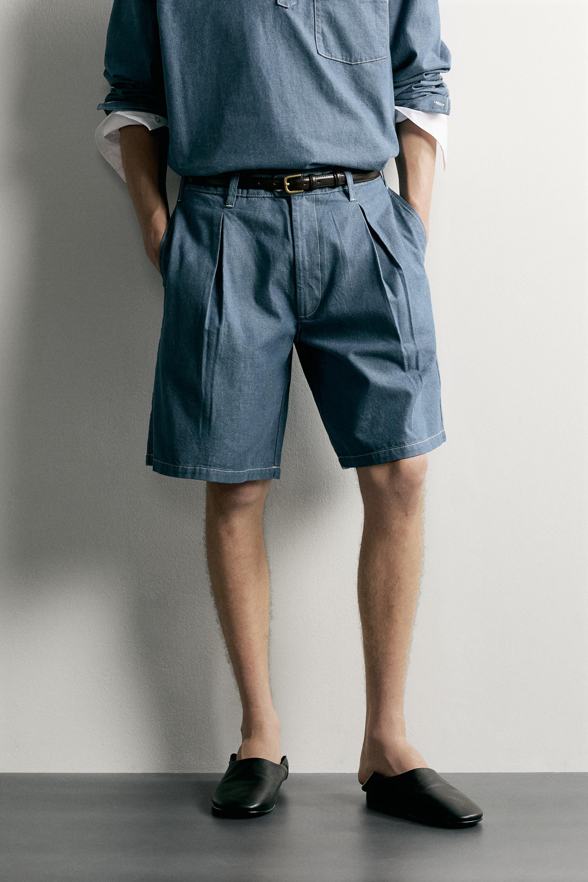 PLEATED LIGHTWEIGHT DENIM SHORTS