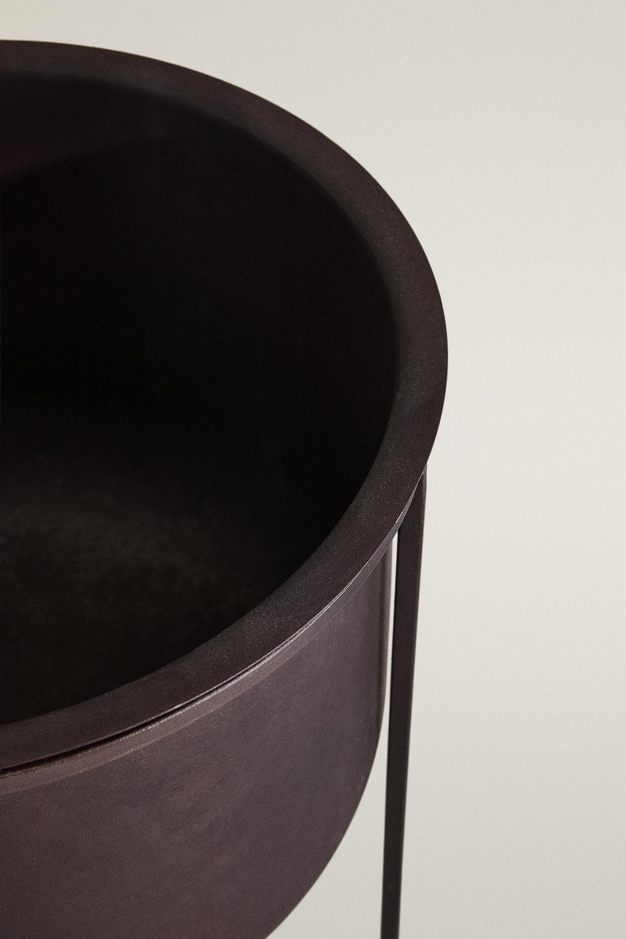 METAL FLOWERPOT — Black