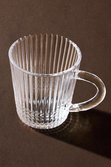 GLASBECHER MIT GEOMETRISCHEM RELIEF - 990 von Zara