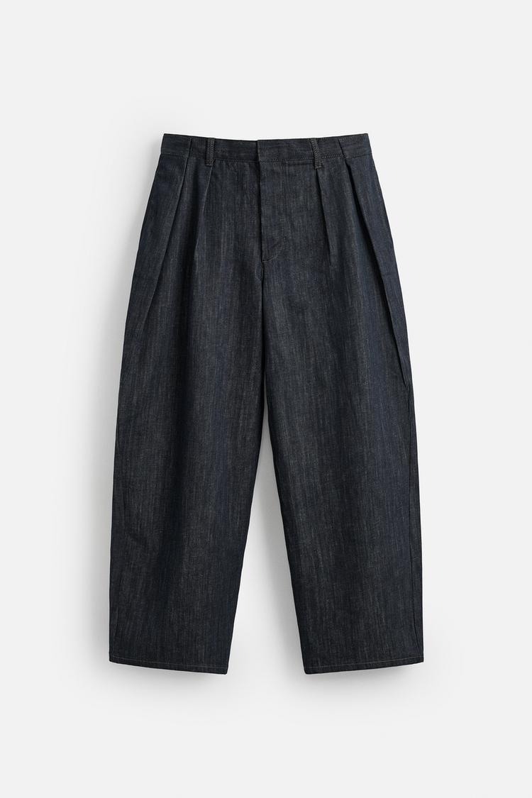 PLEATED WIDE LEG JEANS
