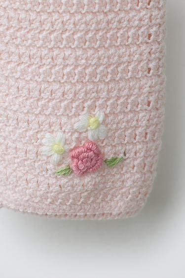 PANTALON EN MAILLE BRODERIE FLEURIE - Rose clair de Zara - Image 3
