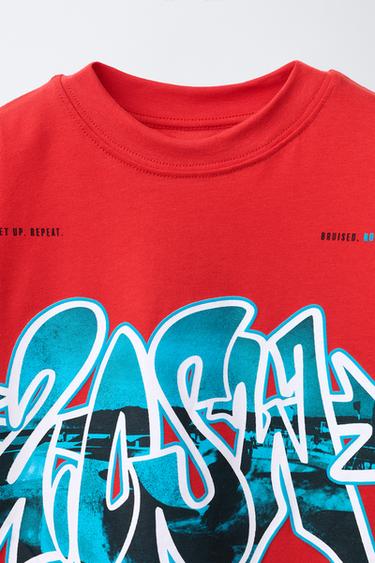 T-SHIRT IMPRIMÉ GRAFFITI - Rouge de Zara - Image 2