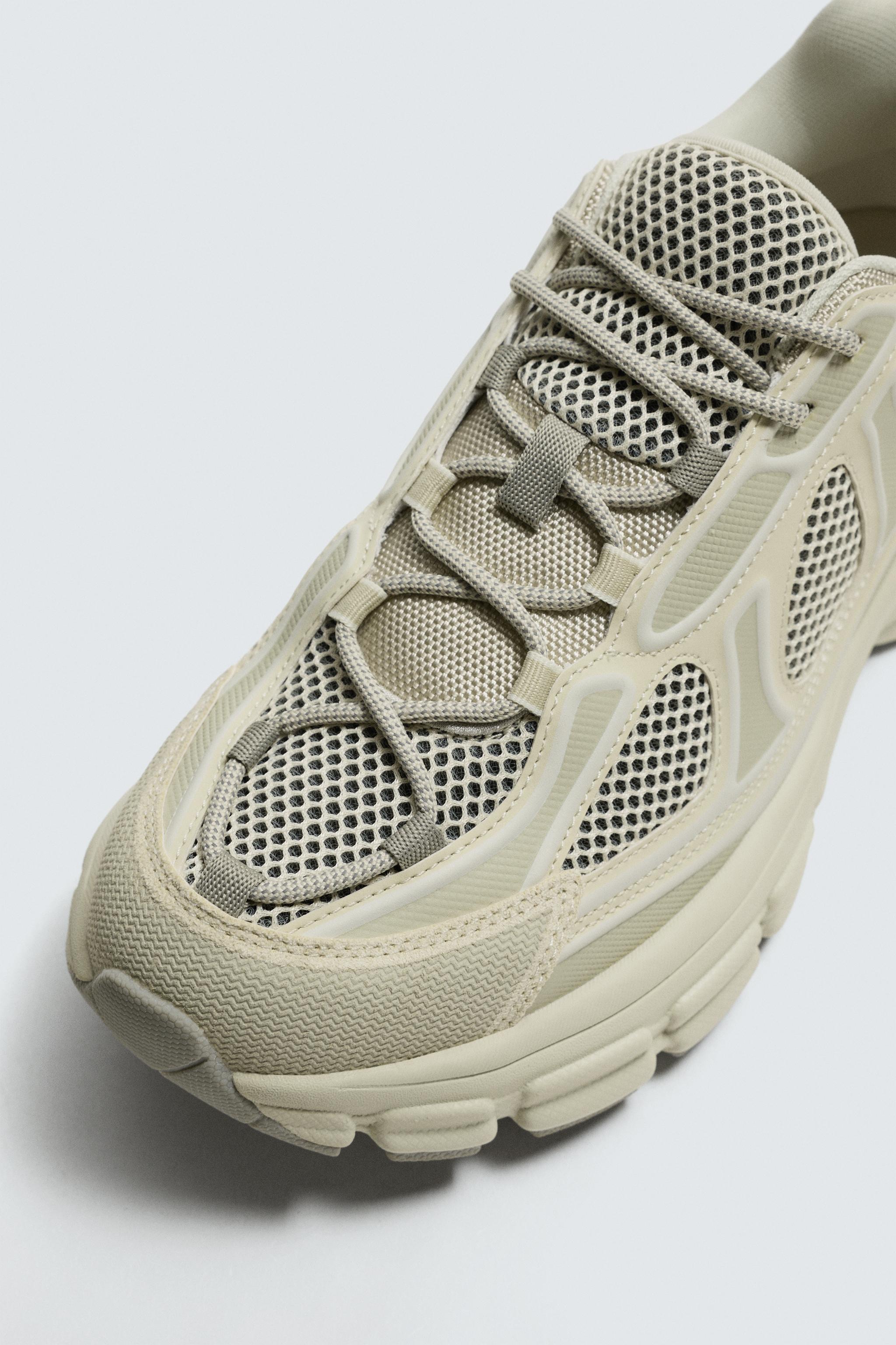 CHUNKY SOLE SNEAKERS