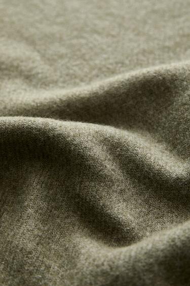 SOLID BLANKET WITH FRINGE - washed green by Zara