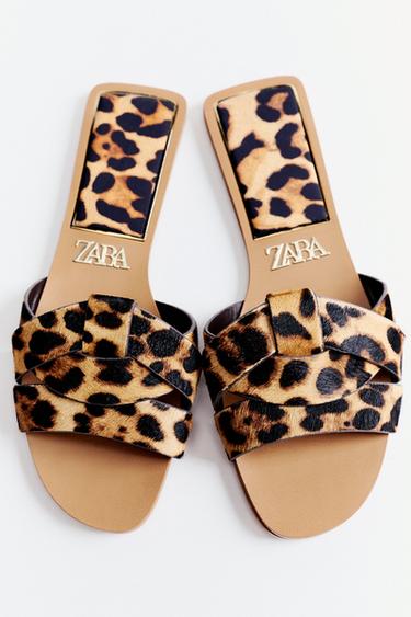 SANDALES PLATES EN CUIR À IMPRIMÉ ANIMALIER - Léopard de Zara