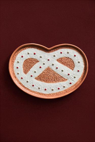 CHILDREN'S STONEWARE CHRISTMAS PRETZEL PLATE - Multicoloured by Zara