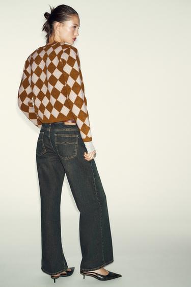 GILET EN MAILLE JACQUARD À LOSANGES - Marron / Écru de Zara - Image 3