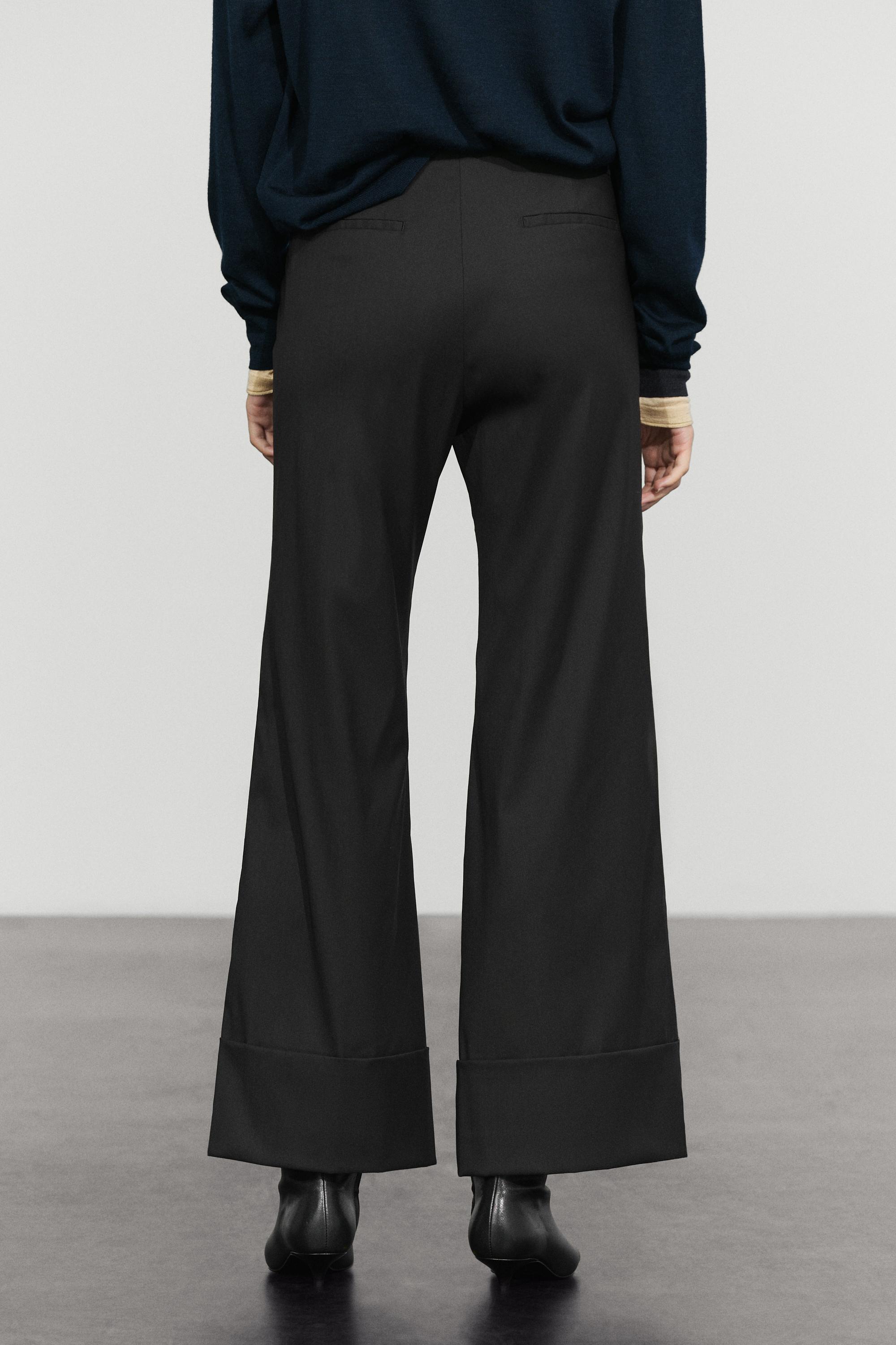 Pantalon flare fit détail bas