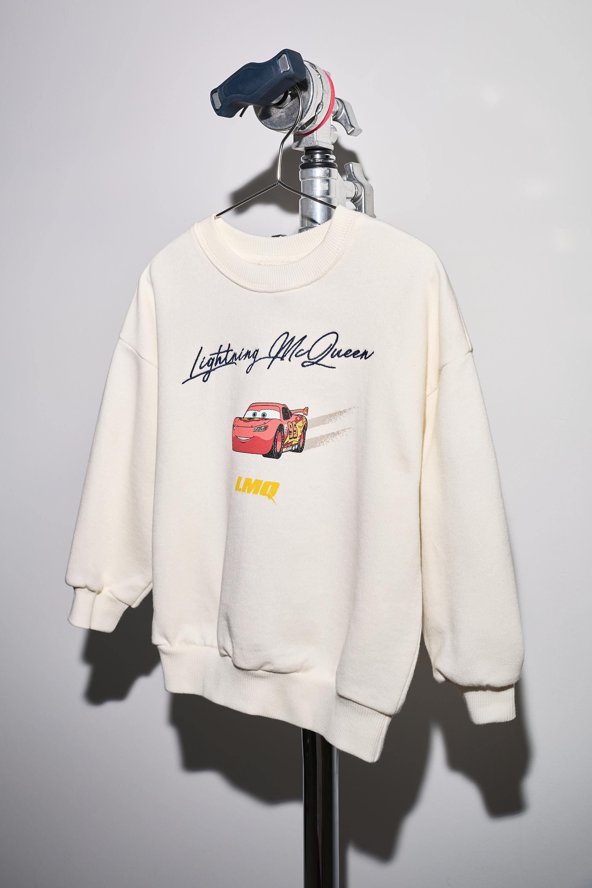 CARS LIGHTNING MCQUEEN © DISNEY/PIXAR PRINT SWEATSHIRT — Ecru