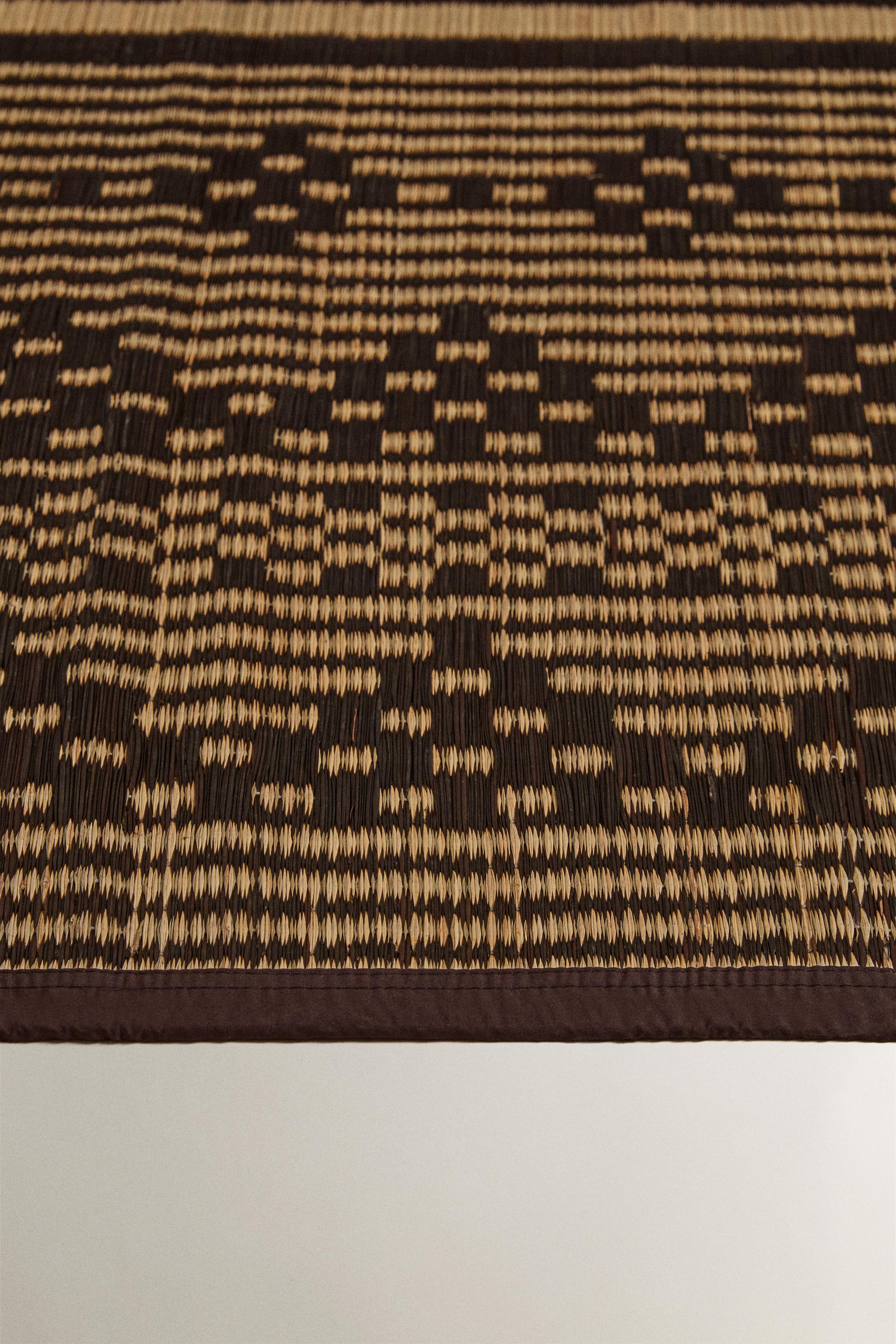 GEOMETRIC SEAGRASS RUG — Black / White