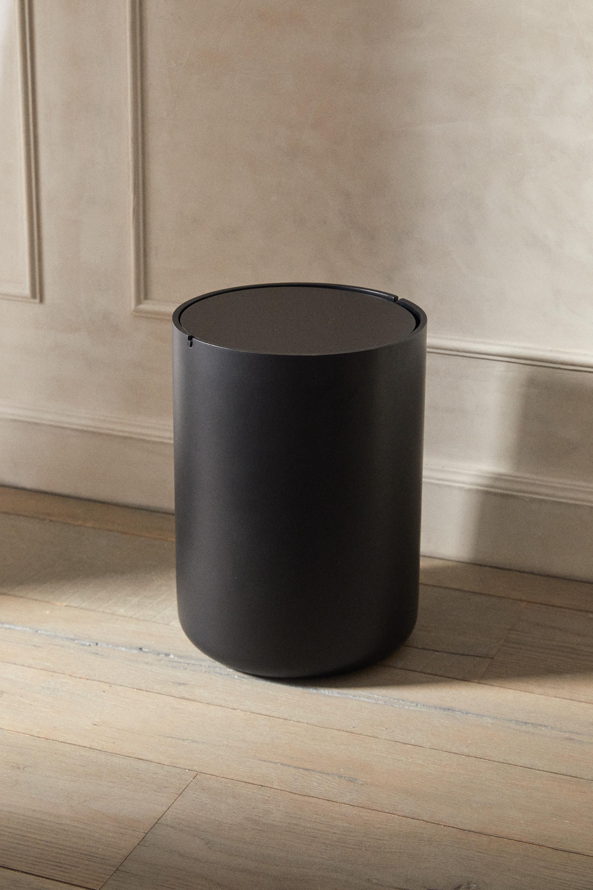 GRANDE CORBEILLE À PAPIER RÉSINE NOIRE