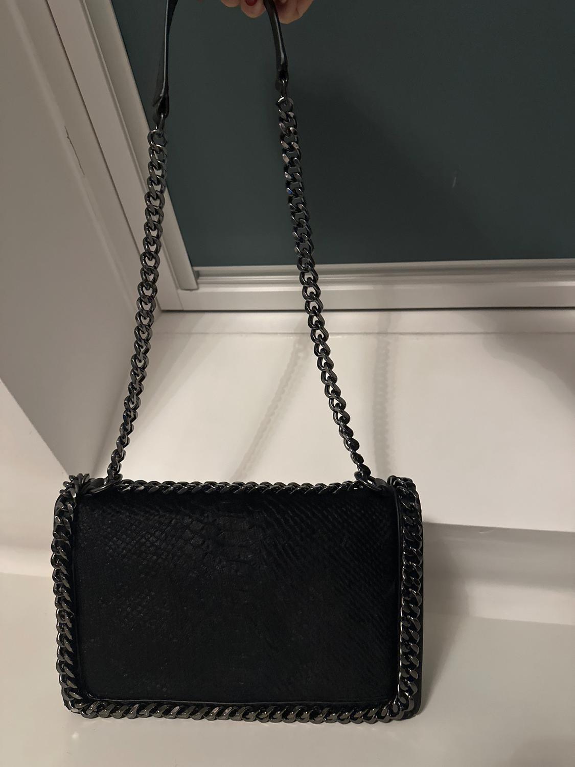 EMBOSSED CHAIN-TRIMMED BAG - Image 5