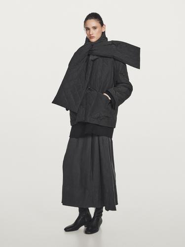 Chaqueta acolchada detalle bufanda water repellent - Negro de Zara