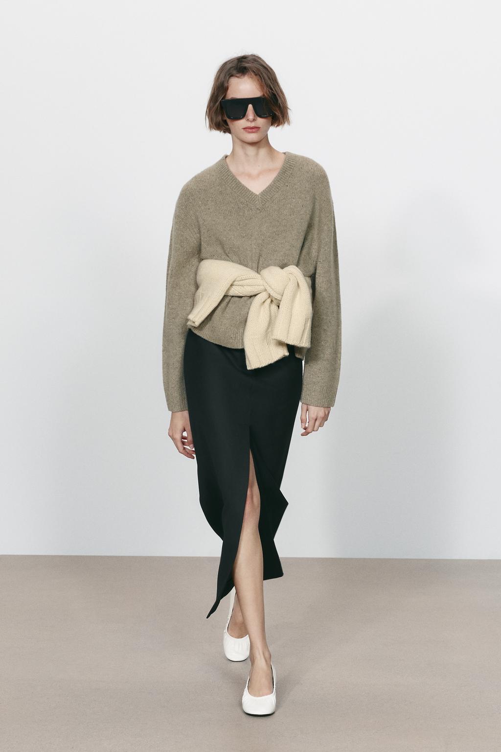 100% WOOL V-NECK JUMPER