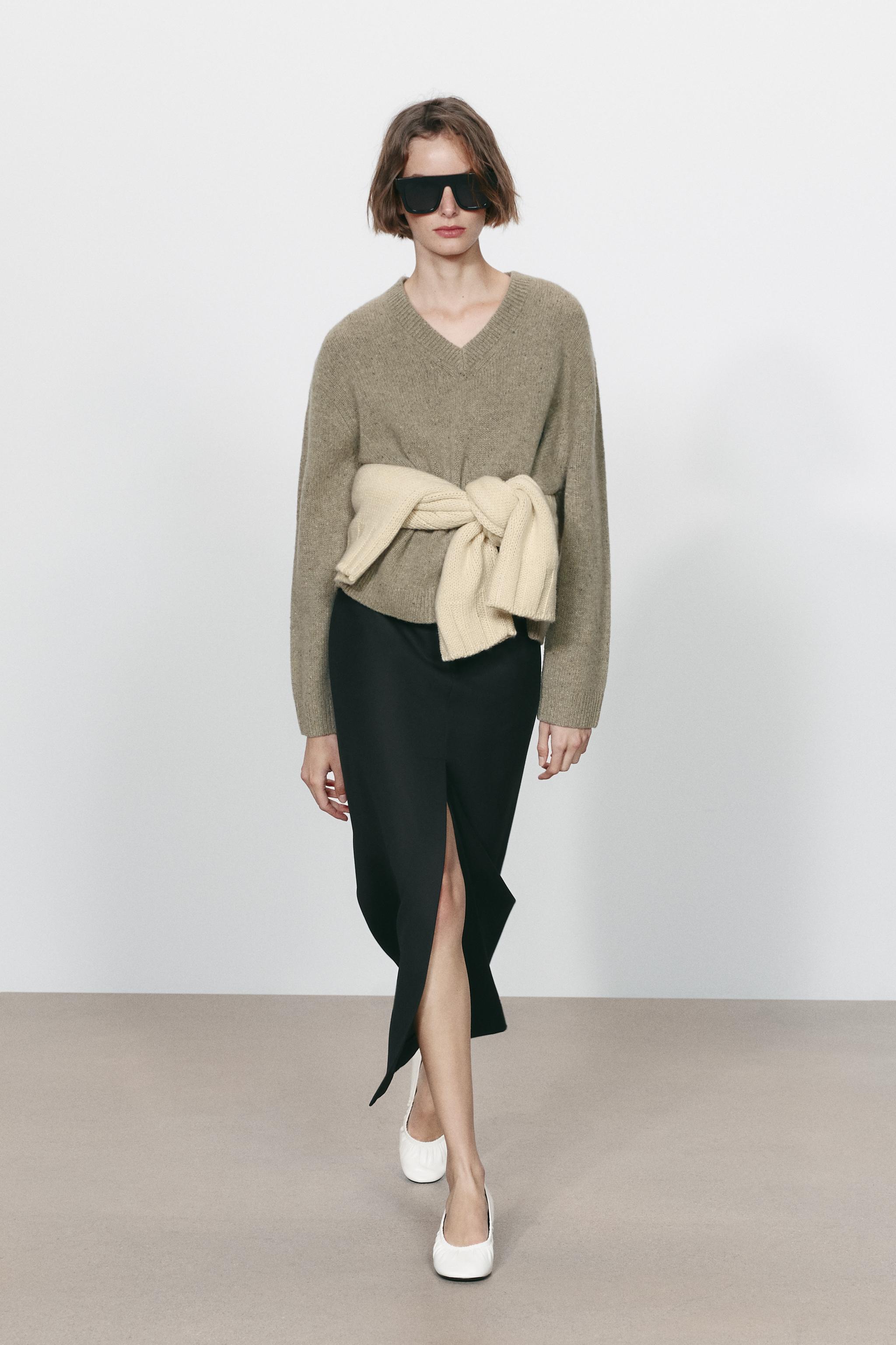 100% WOOL V-NECK SWEATER
