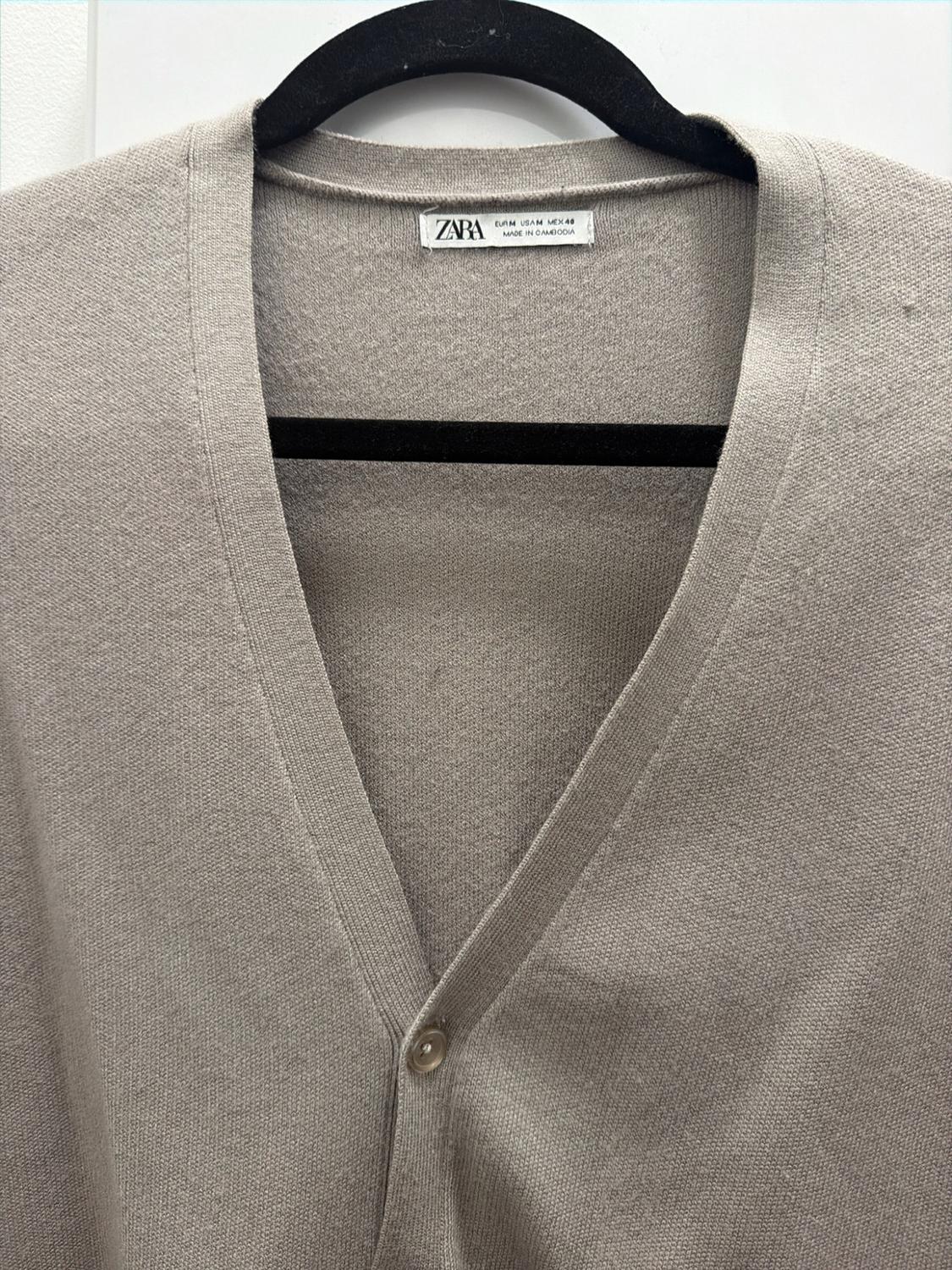 BUTTONED KNIT VEST - Image 4