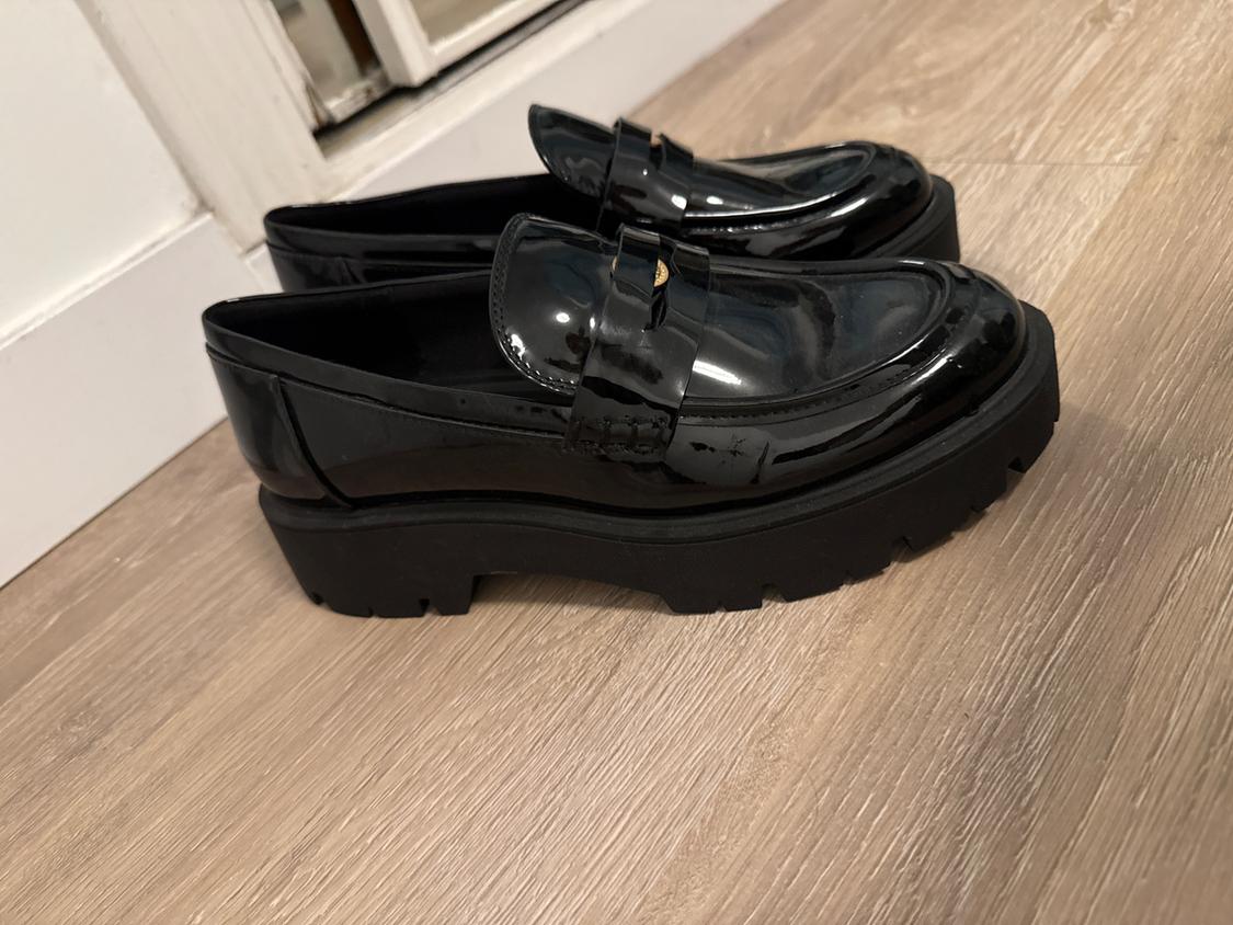 PATENT-FINISH TRACK-SOLE LOAFERS - Image 2