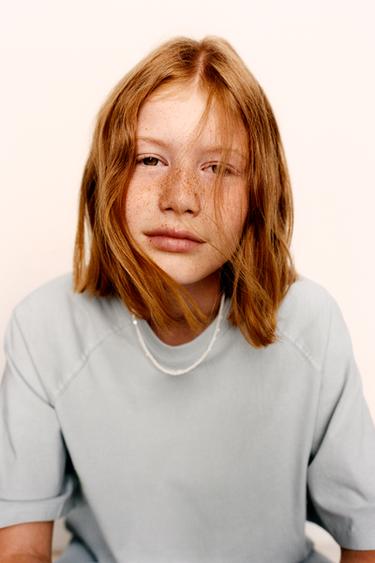 SET AUS HEAVY-WEIGHT-T-SHIRT UND FLARE-LEGGINGS IN RIPPE MIT WASCHEFFEKT - Perlgrau von Zara
