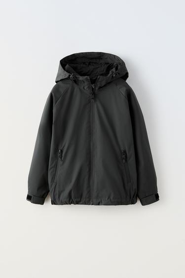 КУРТКА С КАПЮШОНОМ ИЗ ВЫСОКОТЕХНОЛОГИЧНОЙ ТКАНИ — ТЕМНЫЙ АНТРАЦИТ от Zara — изображение 0