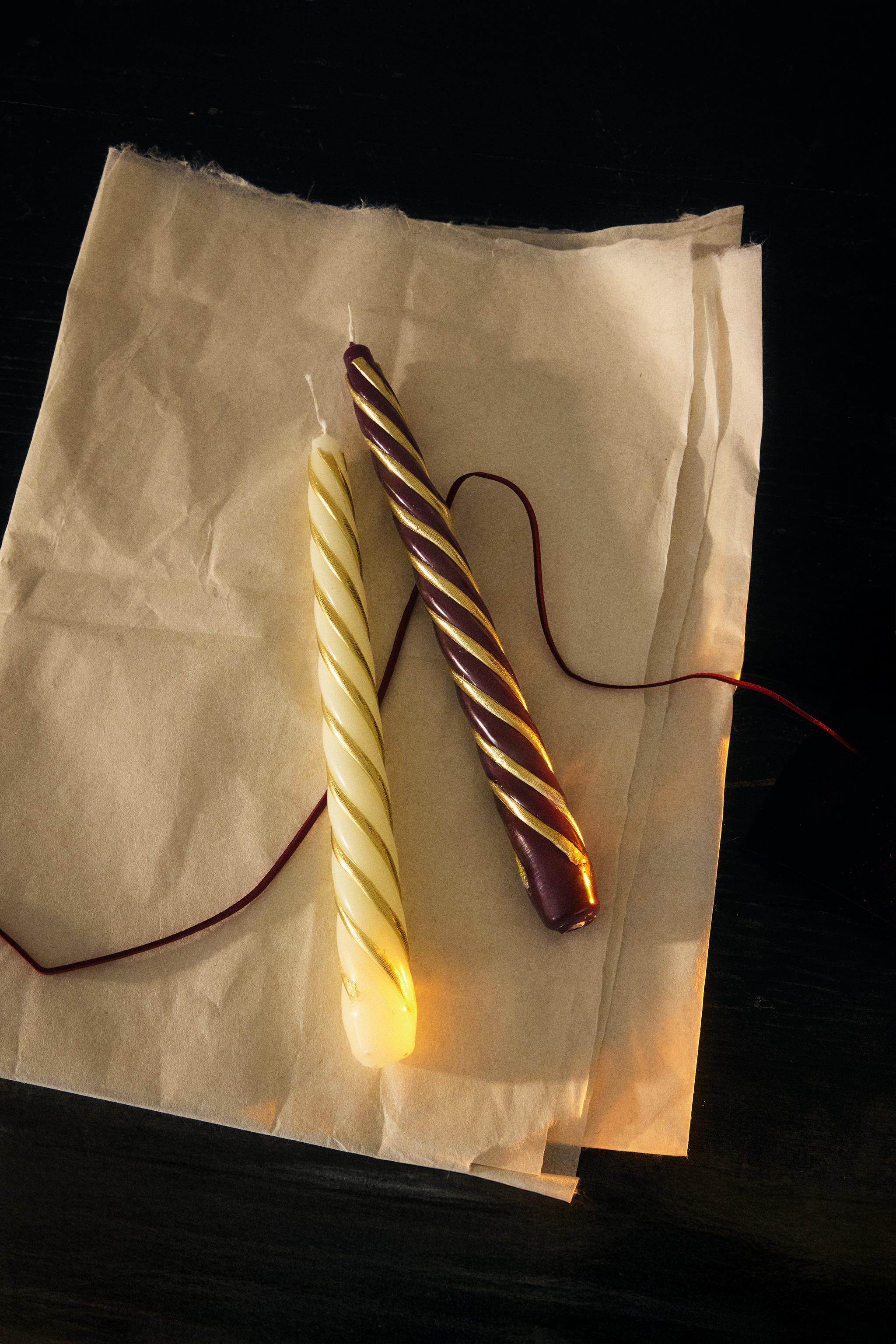 DECORATIVE SPIRAL CHRISTMAS CANDLES (PACK OF 2)