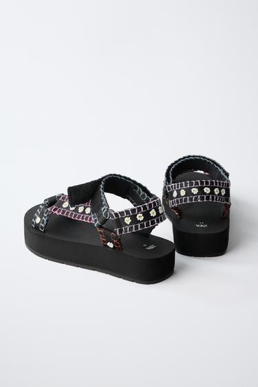 SANDALES À BRODERIES FLEURS - Noir de Zara - Image 4