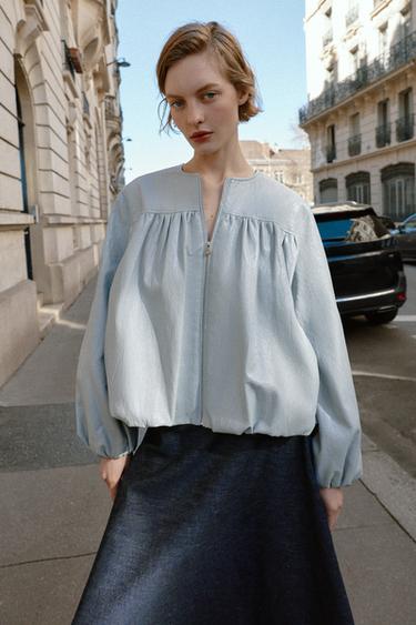 BLOUSA À EFFET MATIÈRE SYNTHÉTIQUE - Bleu ciel de Zara - Image 2