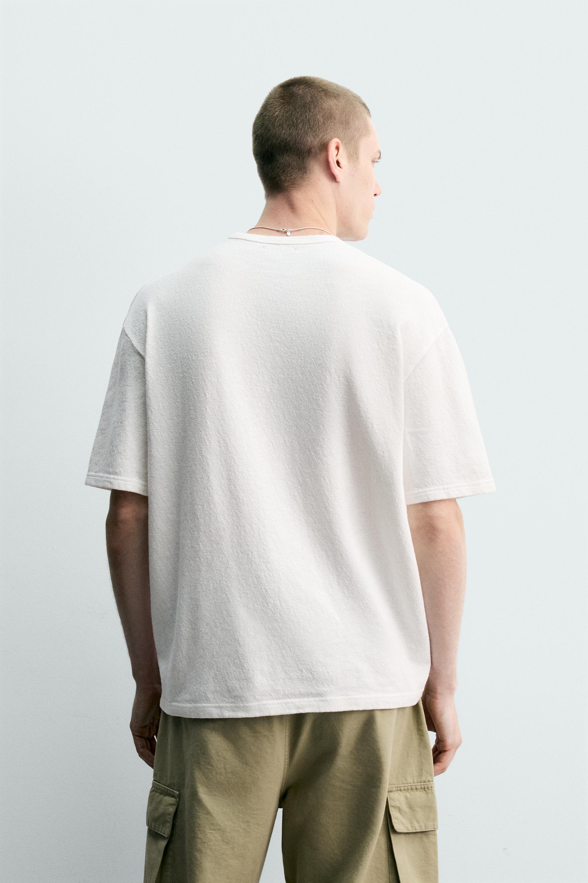 T-SHIRT EN MAILLE À IMPRIMÉS DÉLAVÉS