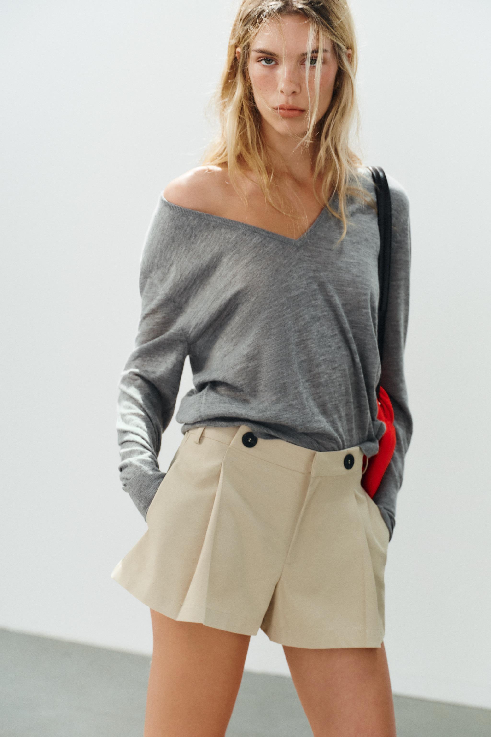 PLEATED BUTTON SHORTS — Beige