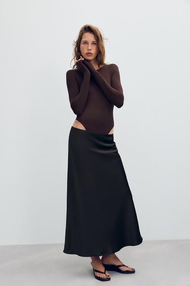 FALDA MIDI SATINADA - Negro de Zara