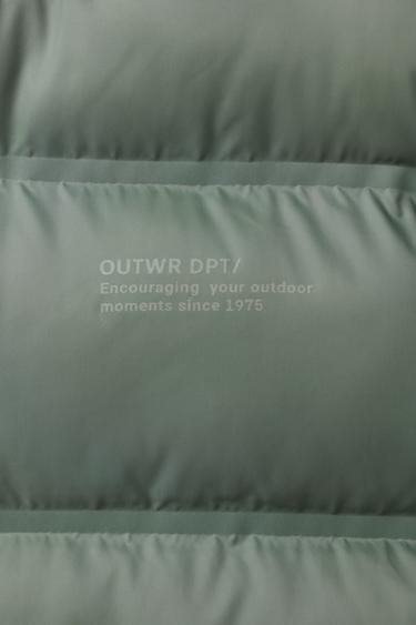 DOUDOUNE SANS MANCHES LÉGÈRE À CAPUCHE DÉPERLANTE - Kaki clair de Zara - Image 7