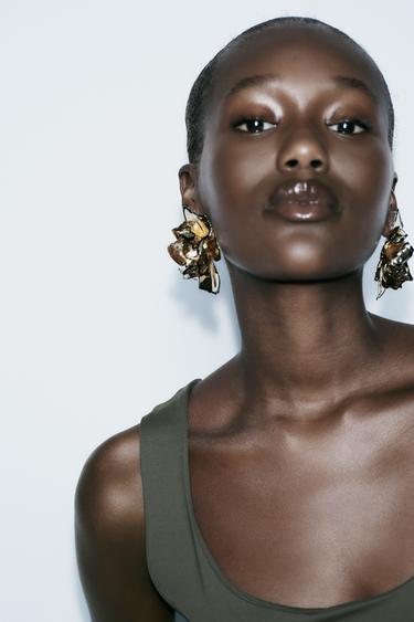 СЕРЬГИ С ЦВЕТАМИ ИЗ ЭМАЛИ — ЗОЛОТИСТЫЙ от Zara — изображение 0