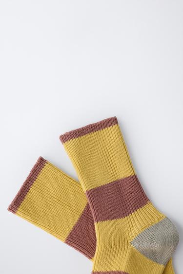 CHAUSSETTES LONGUES À RAYURES - Moutarde de Zara - Image 2