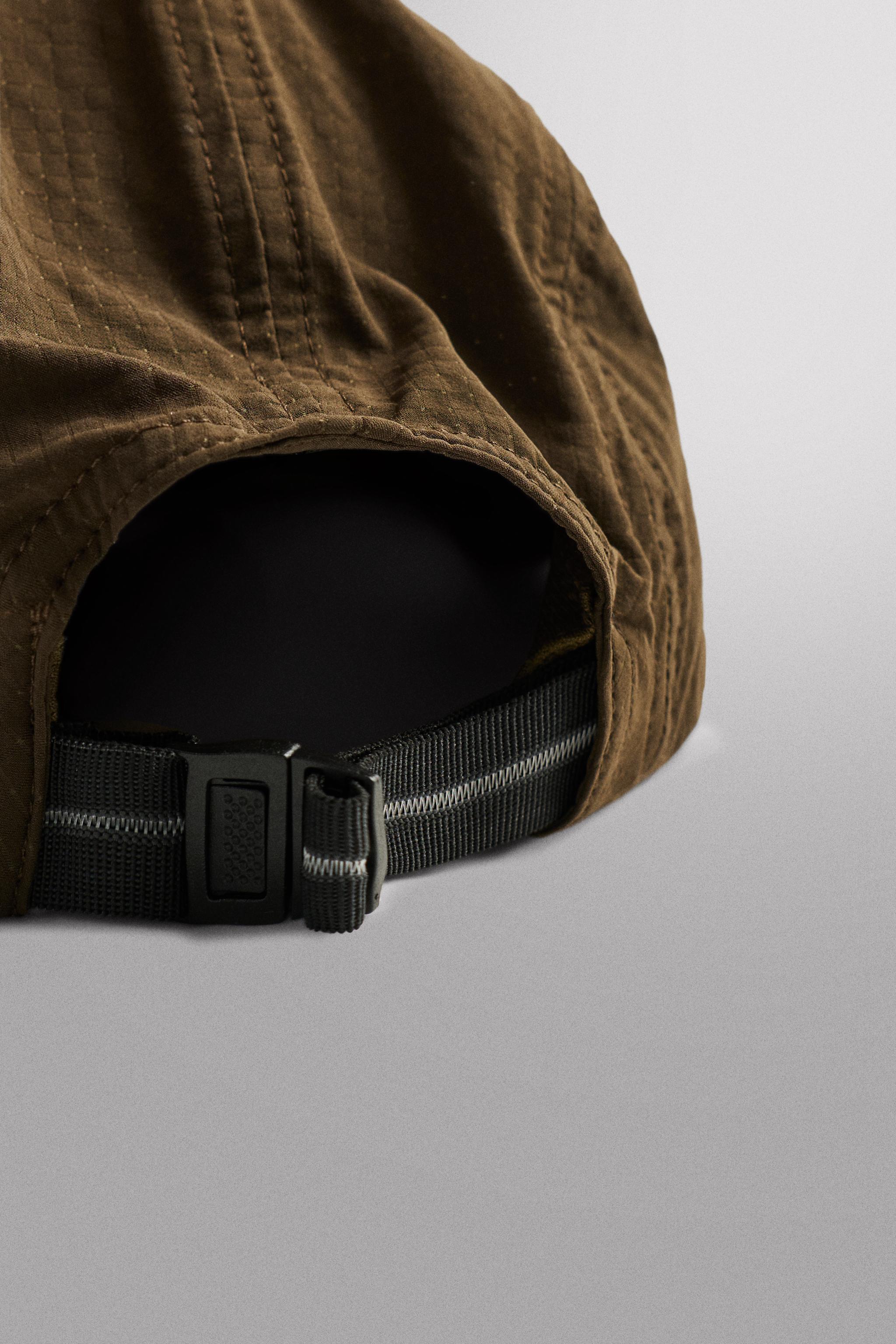 LIGHTWEIGHT TECHNICAL ABSTRACT PRINT CAP