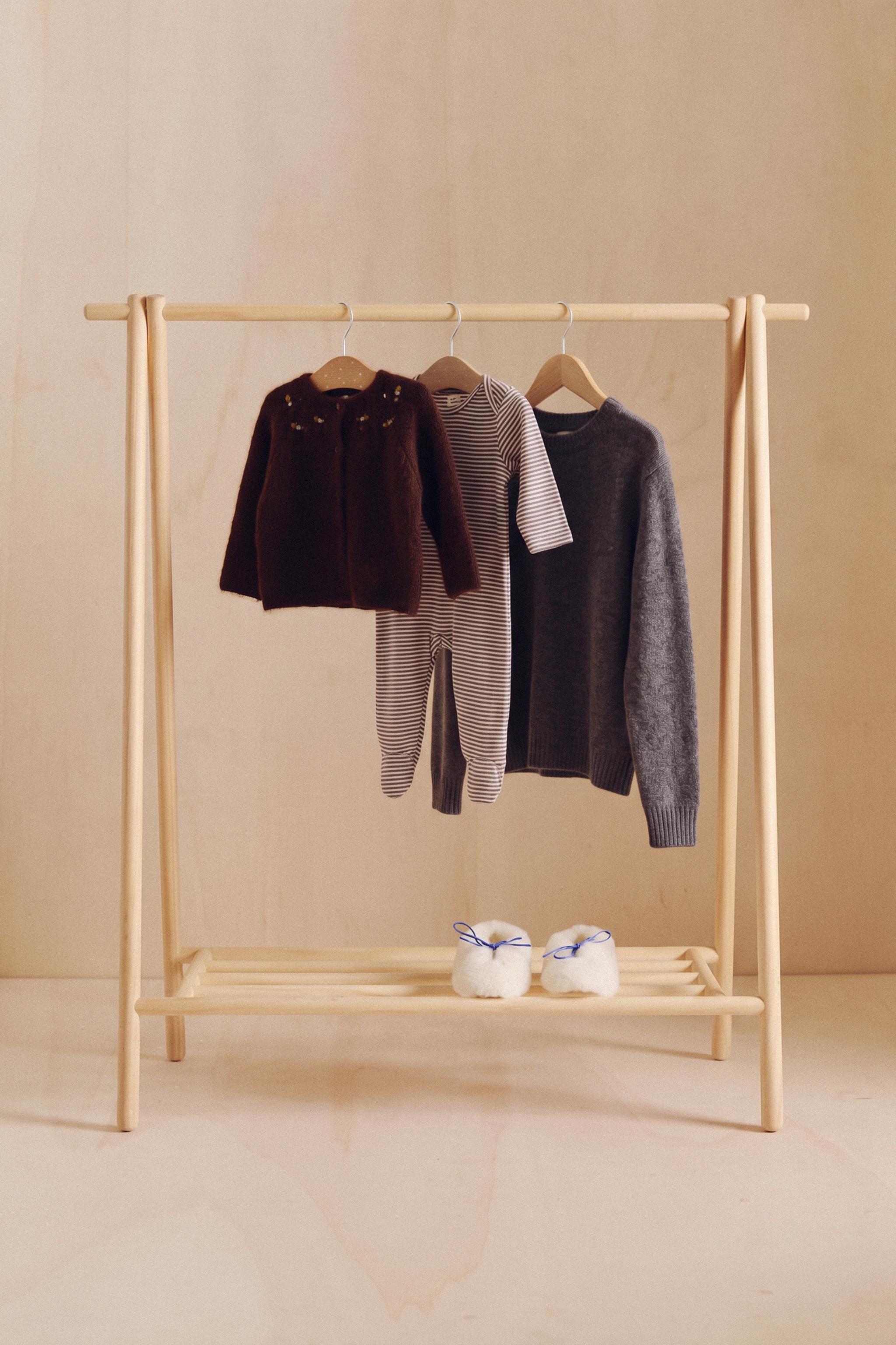 WOODEN CLOTHES RACK
