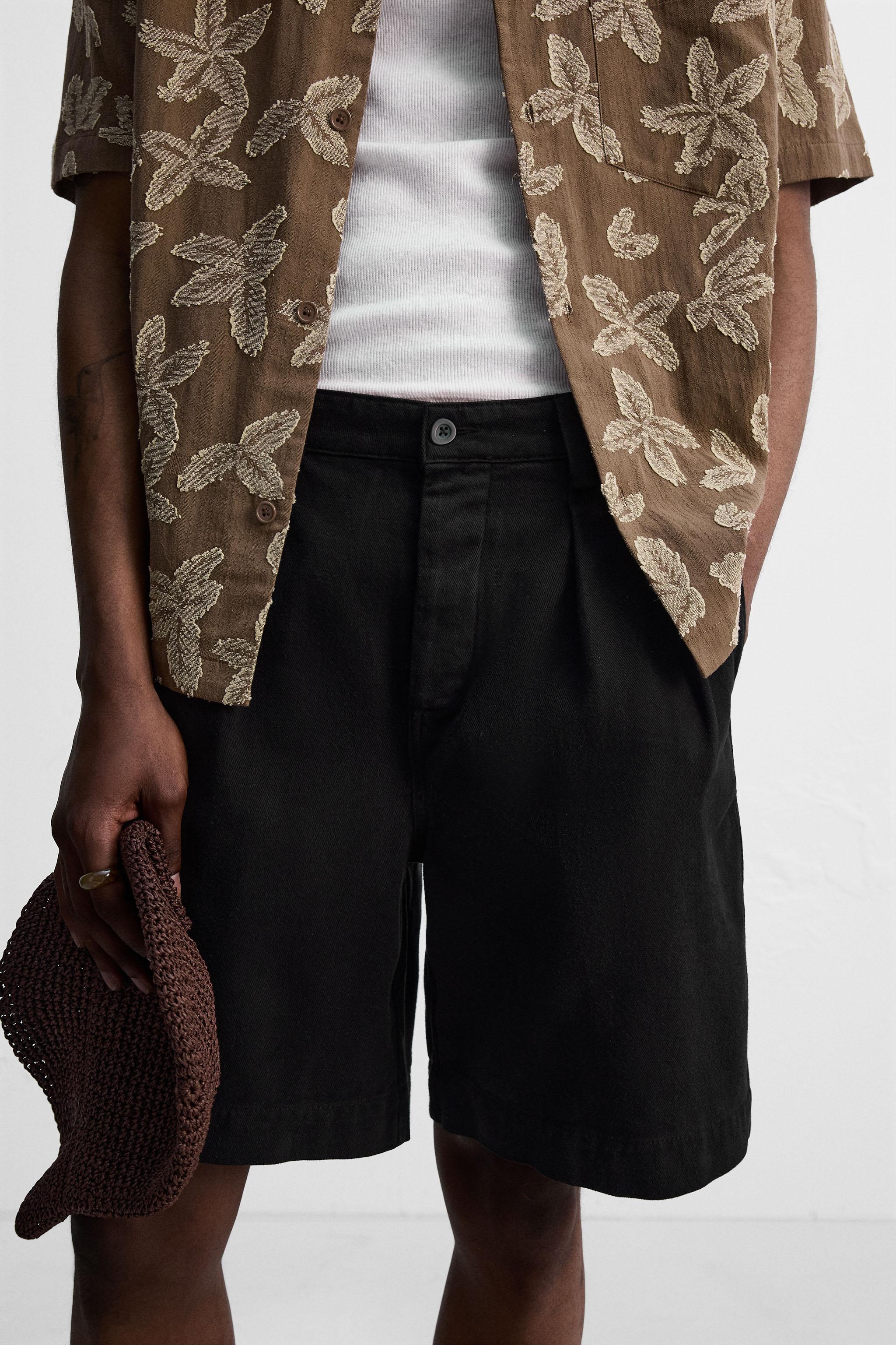 RELAXED FIT PLEATED BERMUDA SHORTS