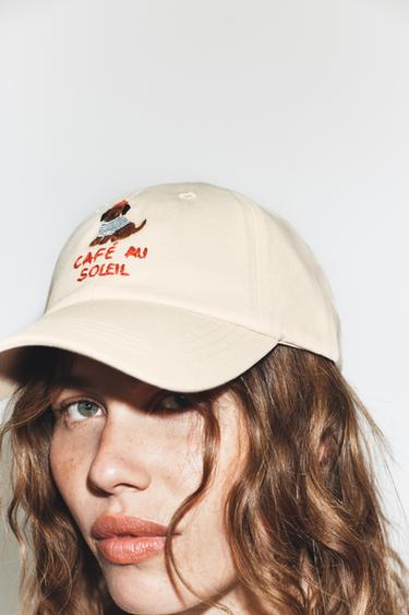 CASQUETTE BRODERIES INSCRIPTION TECKEL - Sable de Zara - Image 1