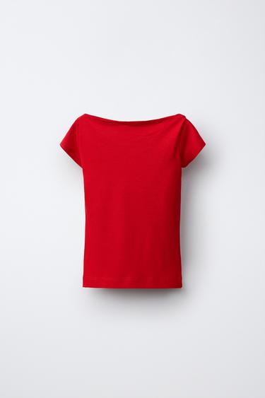 CAMISETA CUELLO BARCO LISA - Rojo de Zara