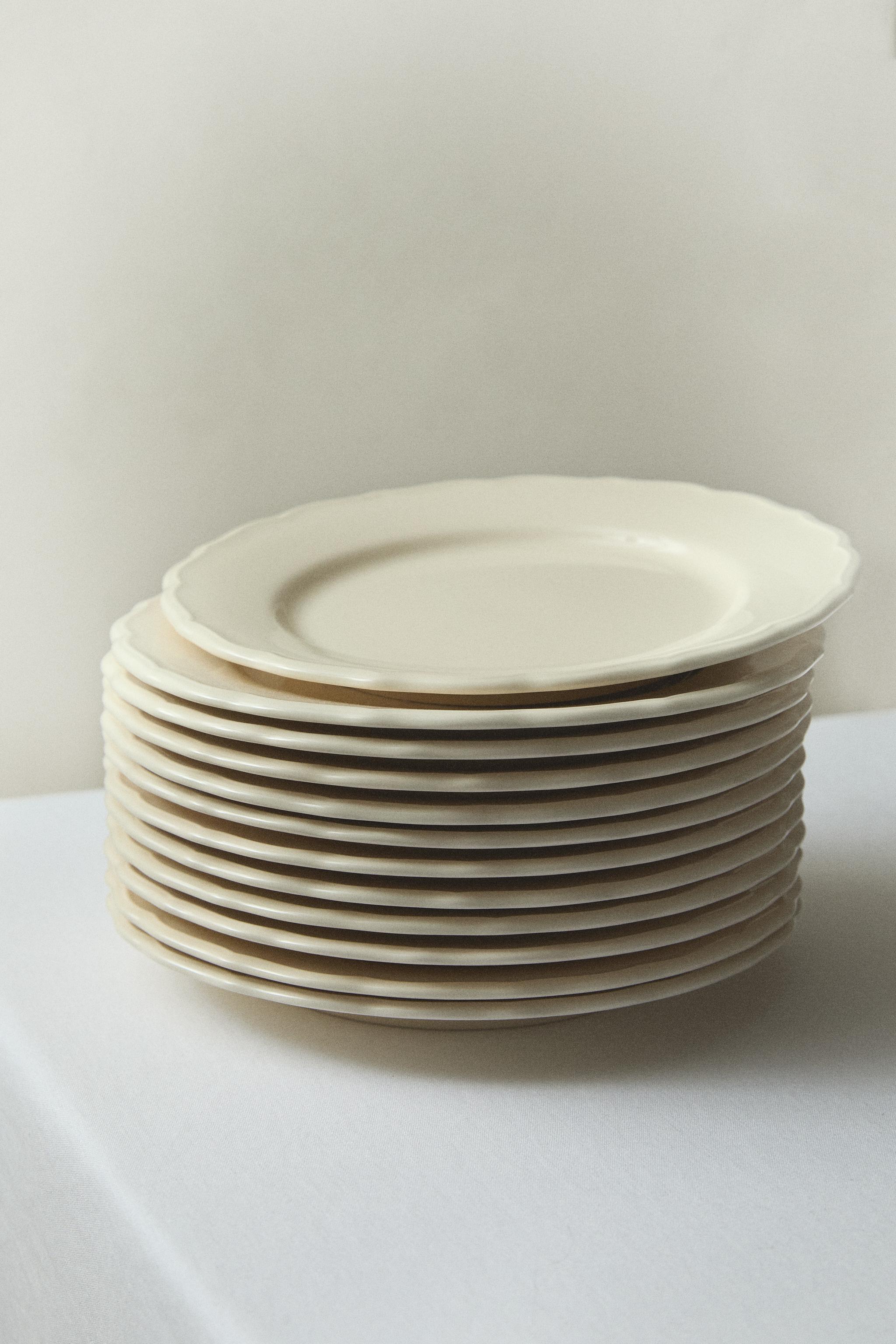 EARTHENWARE DESSERT PLATE WITH RAISED RIM