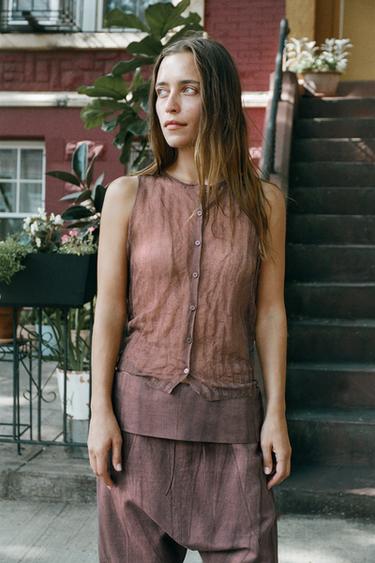 TOP MIT KNITTEREFFEKT UND KNÖPFEN - Braun von Zara