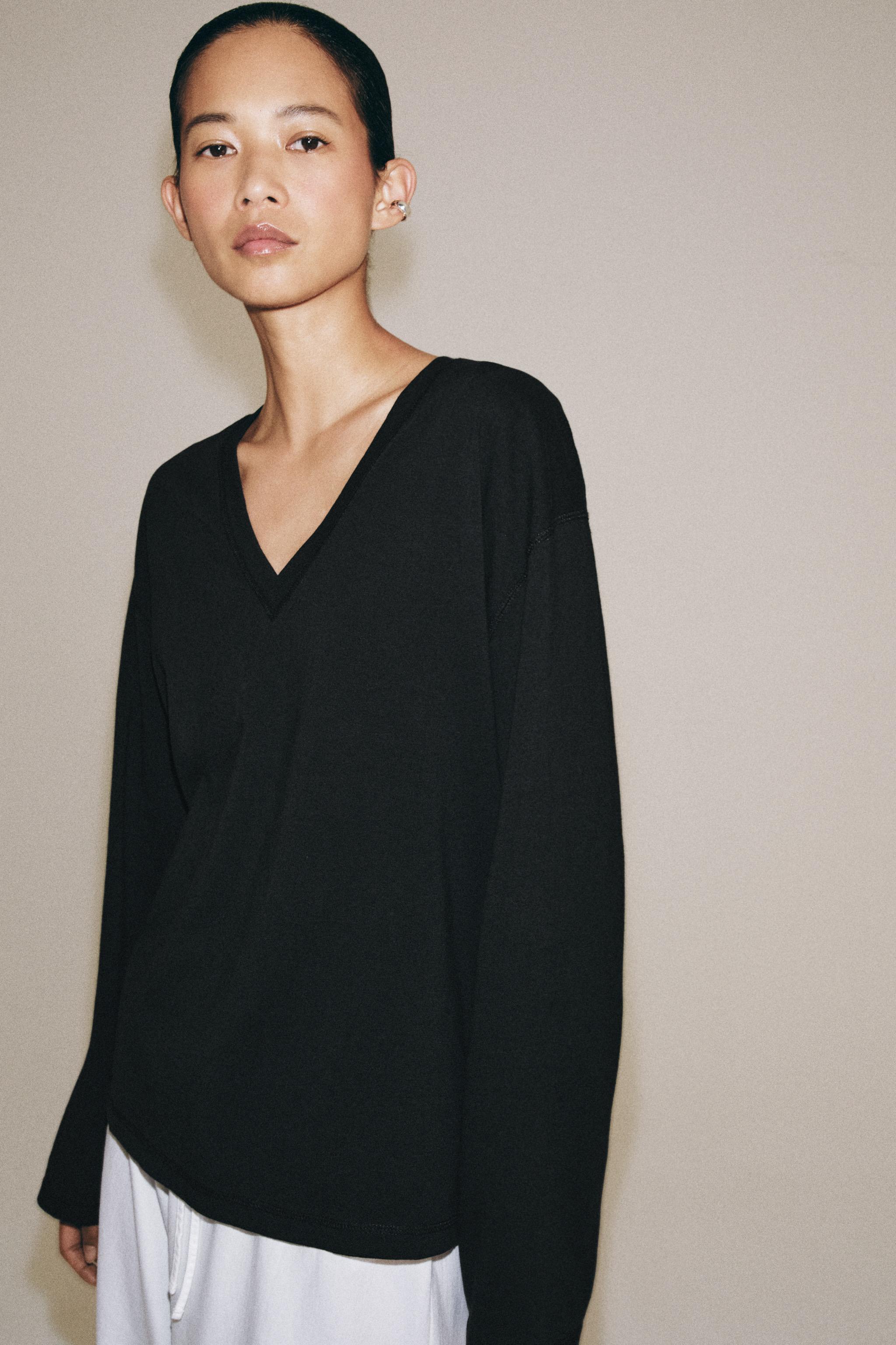 COTTON V-NECK T-SHIRT — Black