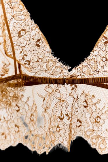DREIECKS-BRALETTE AUS SPITZE - Karamell von Zara