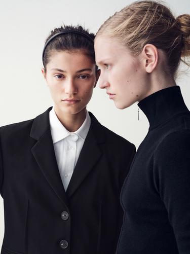 FIGURSYET CARDIGAN I RIBSTRIK - marine fra Zara