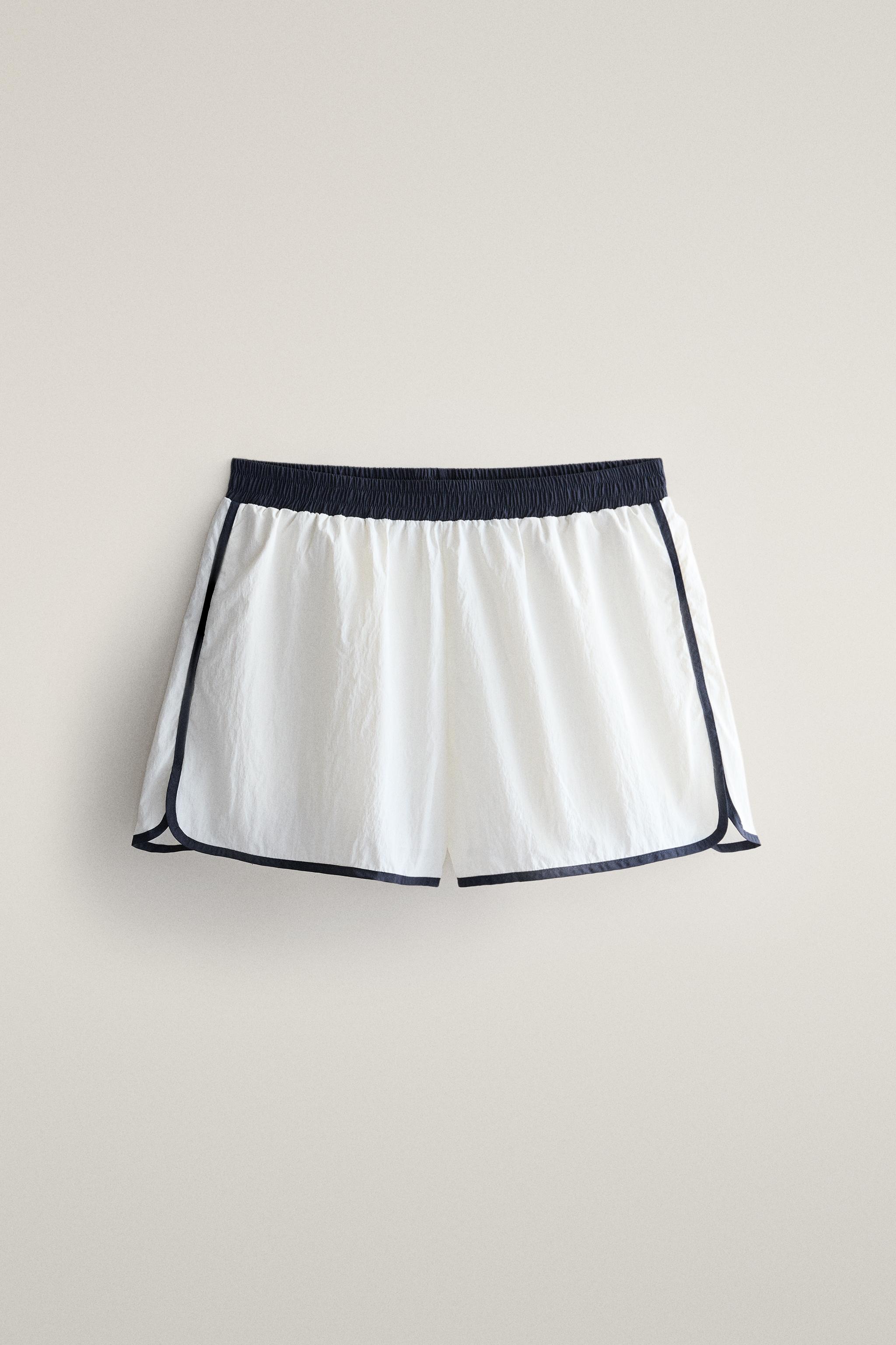 SHORT À LISERÉ CONTRASTANT