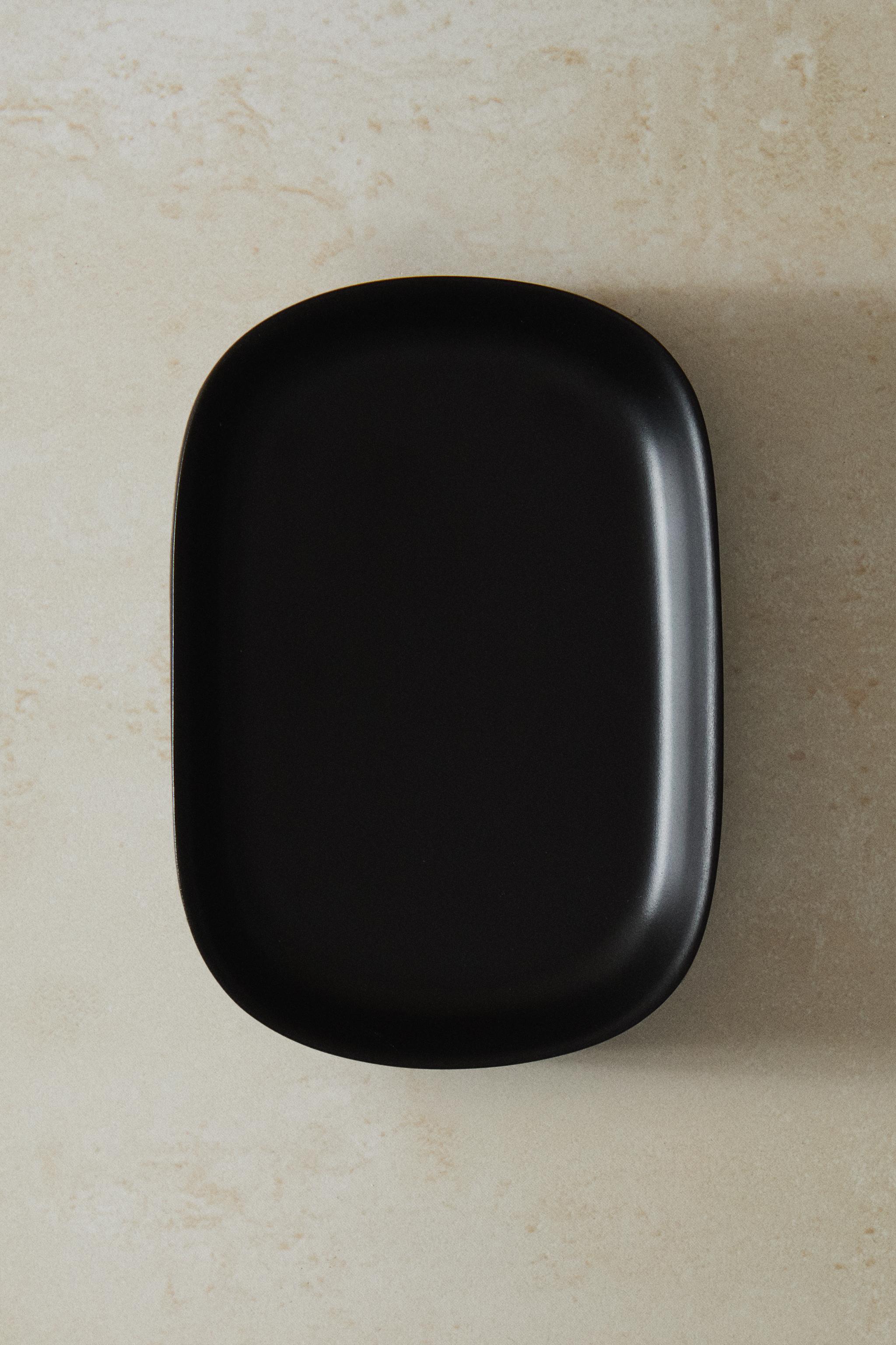 BLACK RESIN SOAP DISH