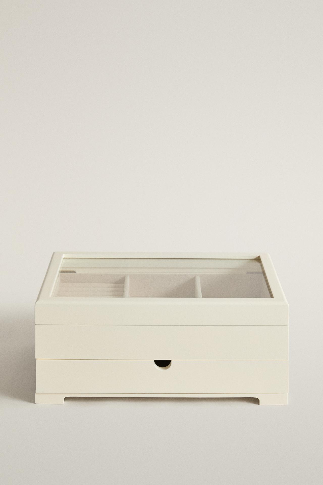 SMALL LACQUERED JEWELRY BOX WITH A DRAWER AND LID — White