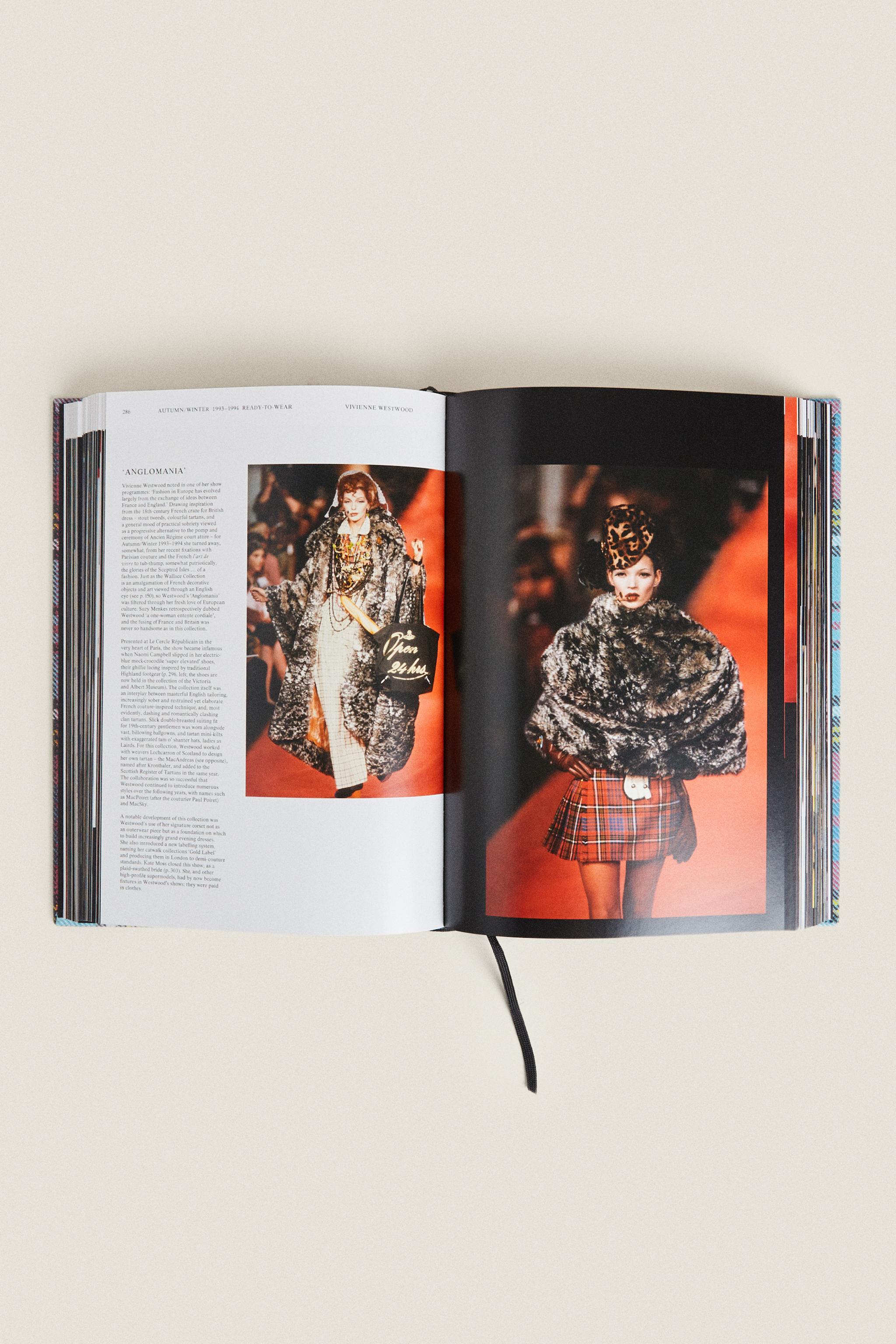 KOFFIETAFELBOEK VIVIENNE WESTWOOD CATWALK - Verfblauw | ZARA