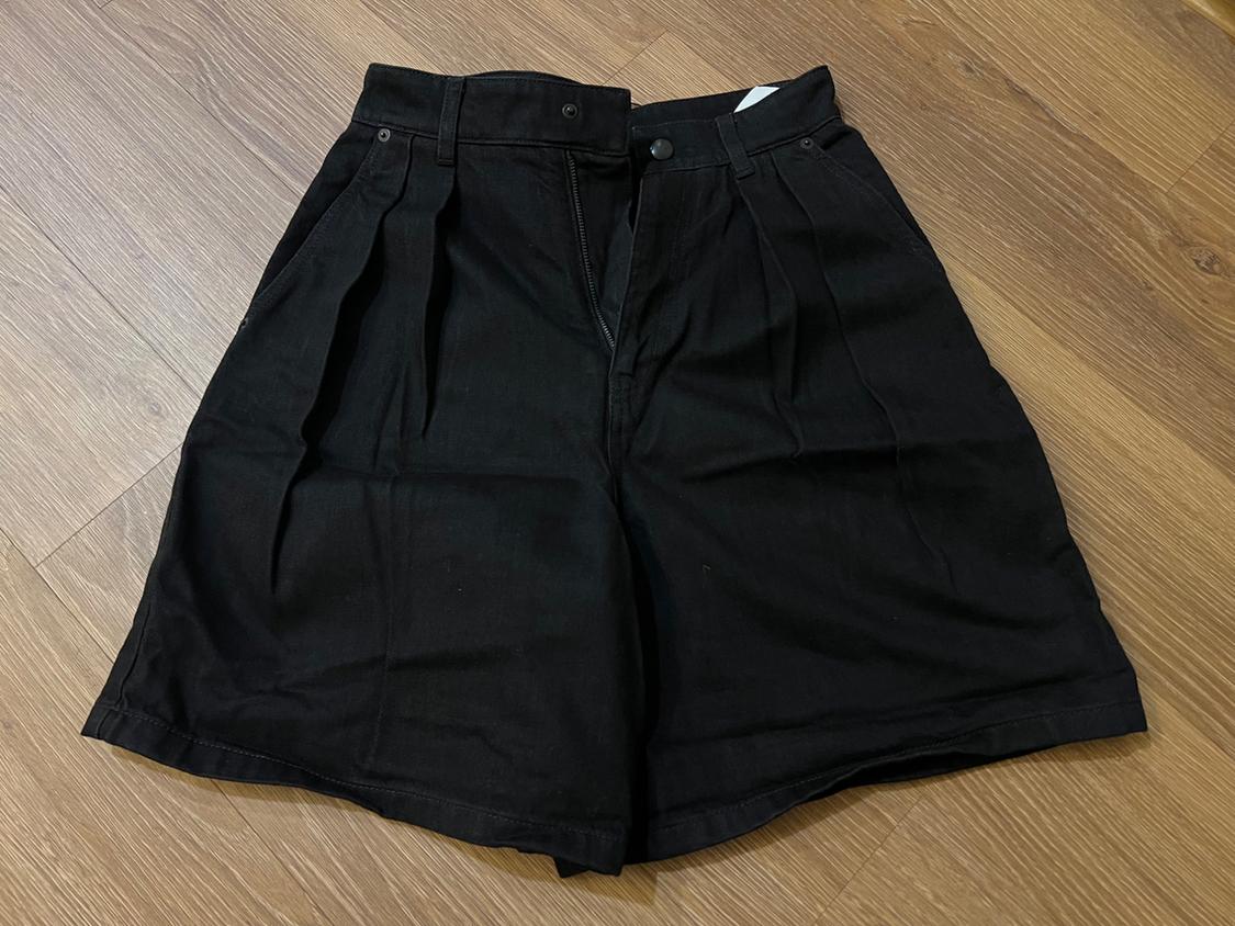 PLEATED SHORTS