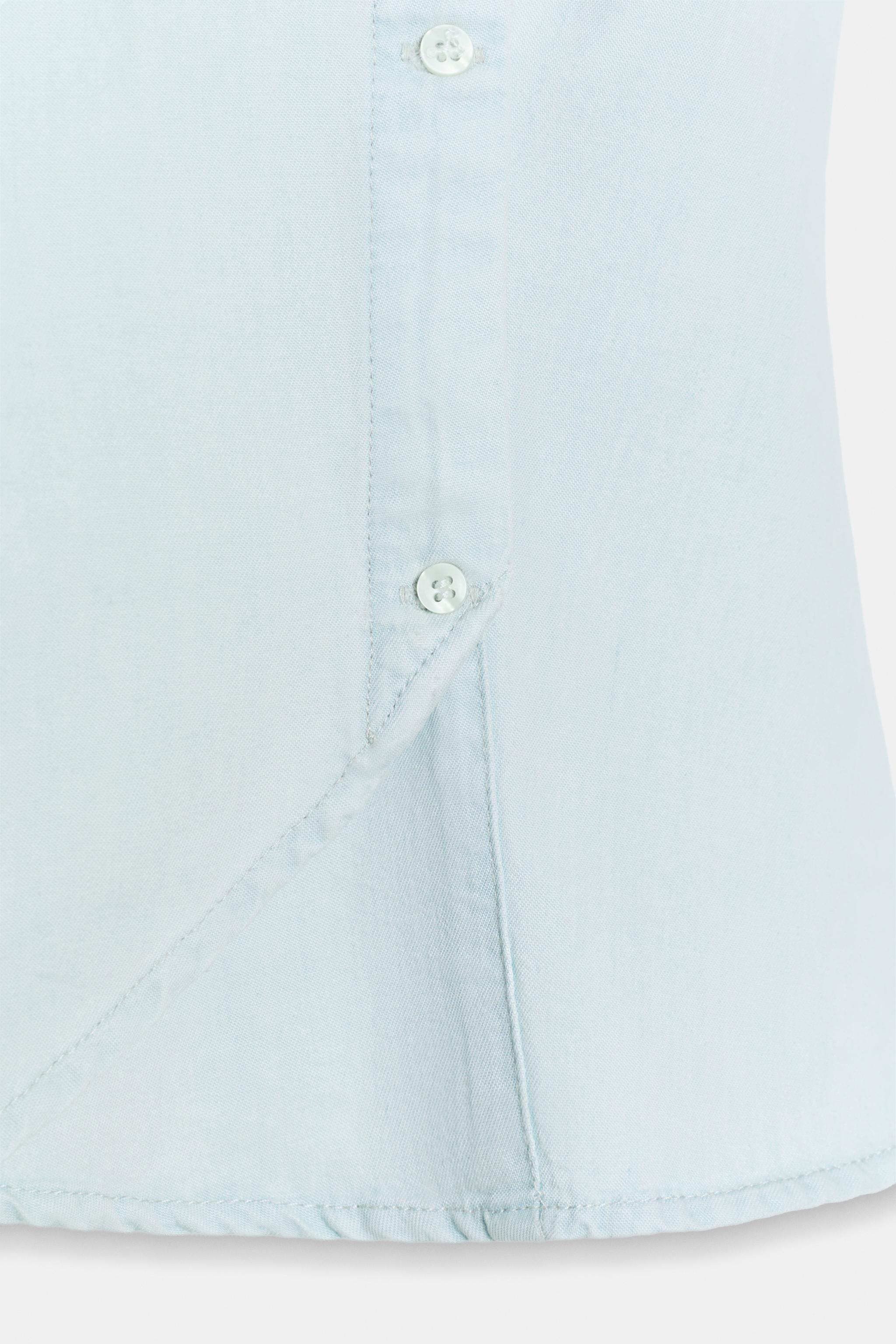 BUTTONED HIGH COLLAR TOP