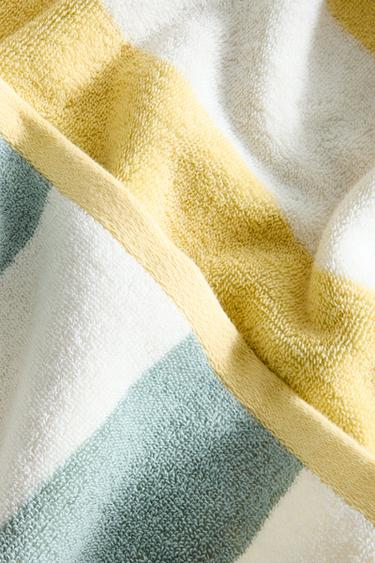 REVERSIBLE STRIPED COTTON TOWEL - striped by Zara