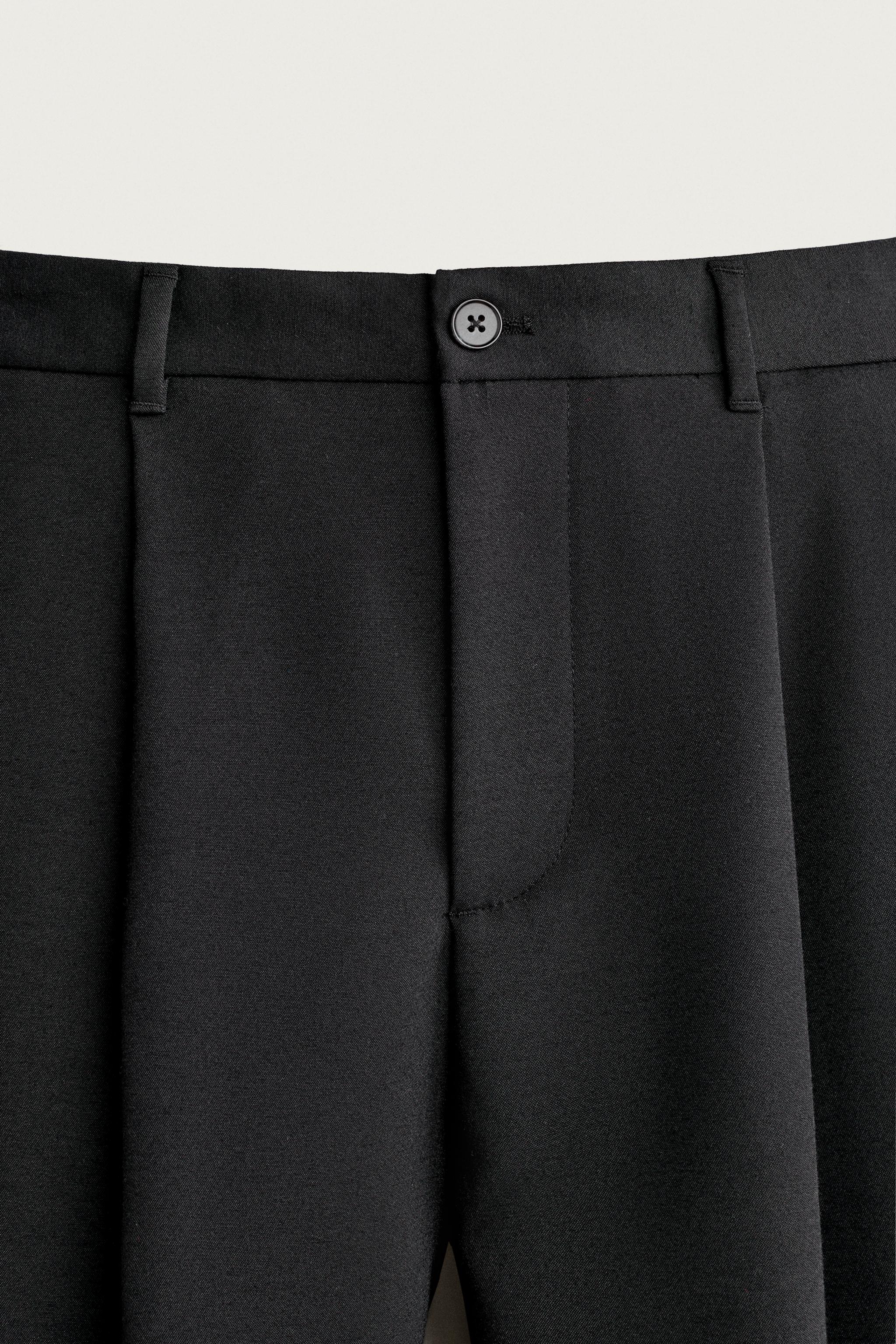 WIDE FIT PLEATED BERMUDA SHORTS